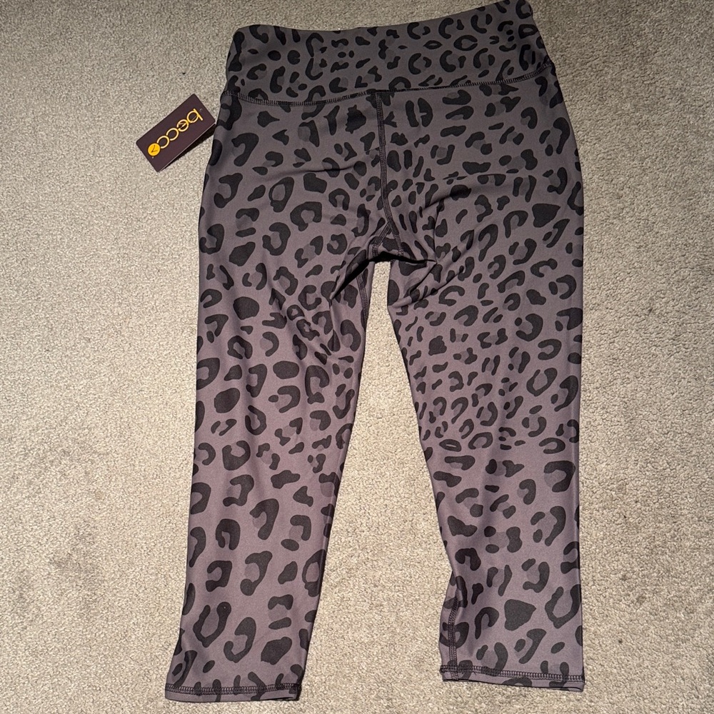 Gray Leopard Print leggings capri length Becco - Picture 4 of 4